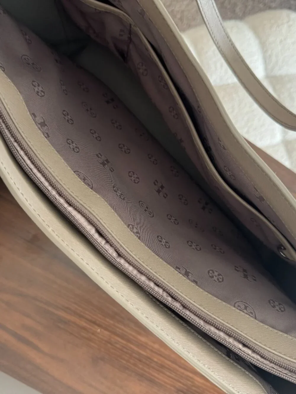 Tory Burch 100% Leather Tote Bag in Taupe (Like New)